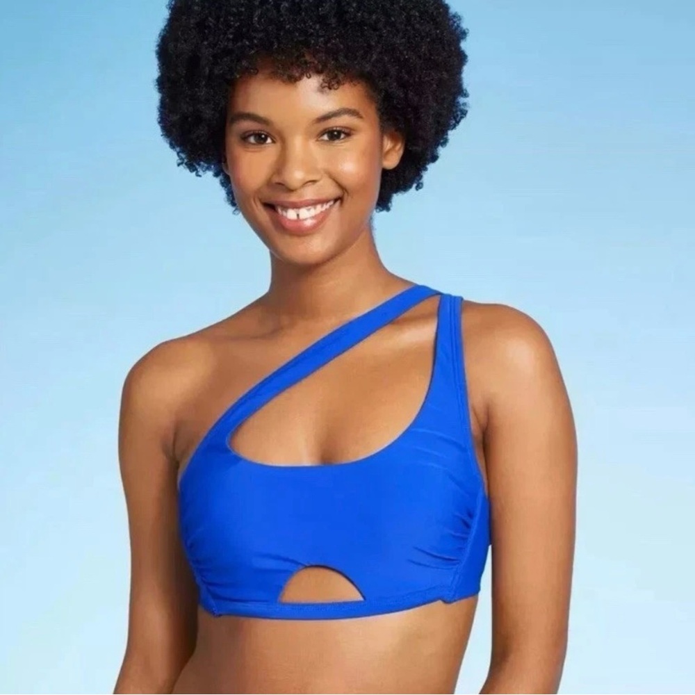 NWT Vibrant Blue Cut Out One-Shoulder Bikini Top by Wild Fable ☀️